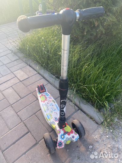 Самокат трехколесный