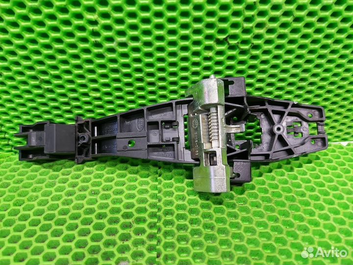 Кронштейн ручки двери задний левый Land Rover