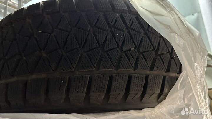 Bridgestone Blizzak DM-V2 275/50 R20
