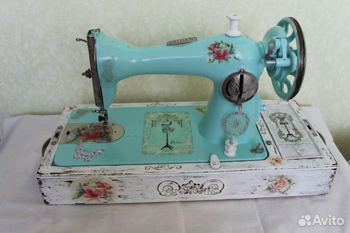 Декорированная швейная машинка