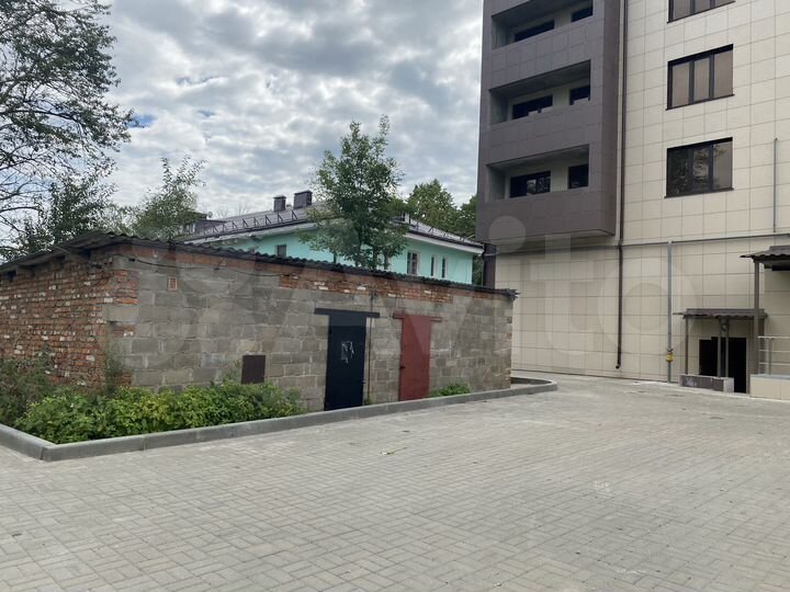 Гараж, > 30 м²