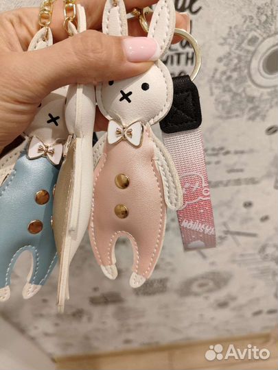 Аксессуар для сумки и рюкзака /брелок Зайчик