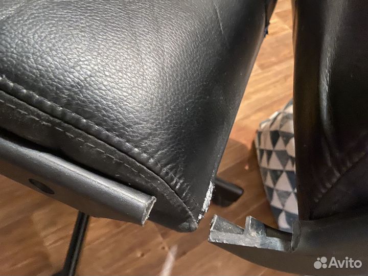 Офисное кожаное кресло