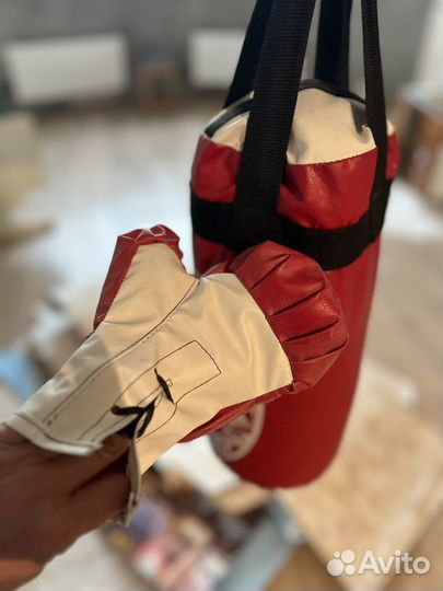 Боксерская груша с перчатками