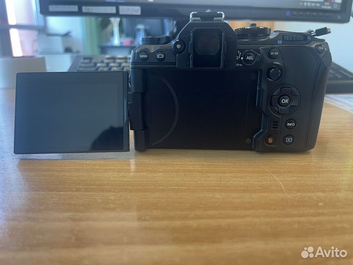 Цифровая фотокамера Olympus OM-1 на запчасти