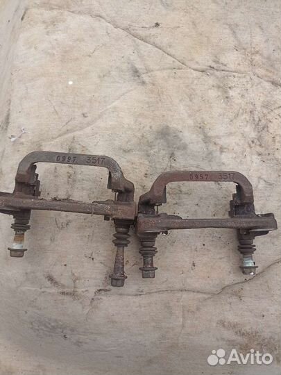 Скоба заднего суппорта от Ниссан Кашкай J10