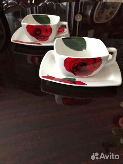 Чашки с блюдцами