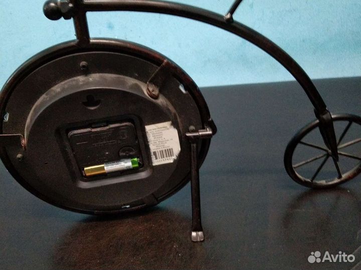 Настольные часы. посуда