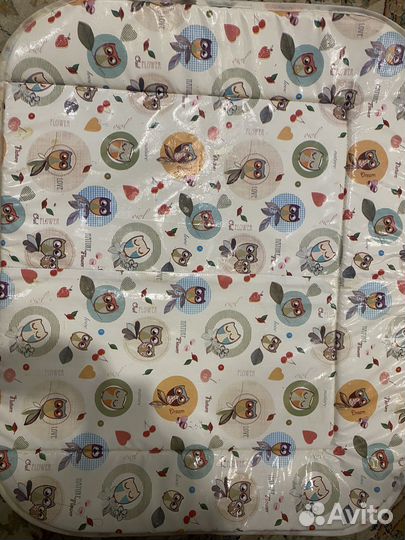 Пеленальный матрас с бортиками