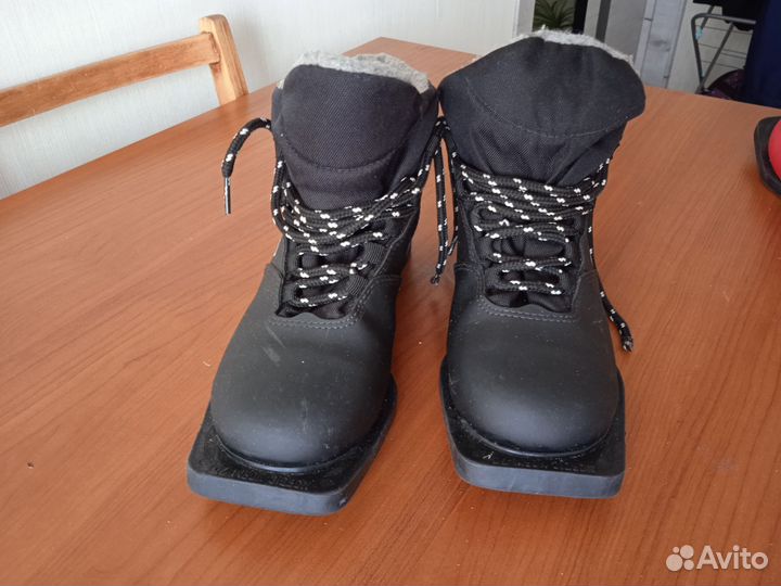 Лыжные ботинки