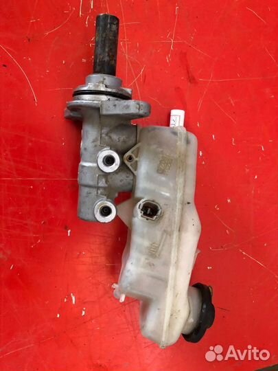 Главный тормозной цилиндр Toyota Corolla E150