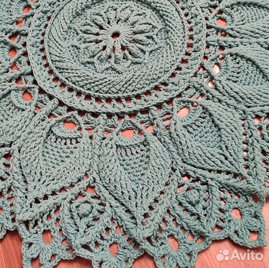 Вязаный ковёр ручной работы