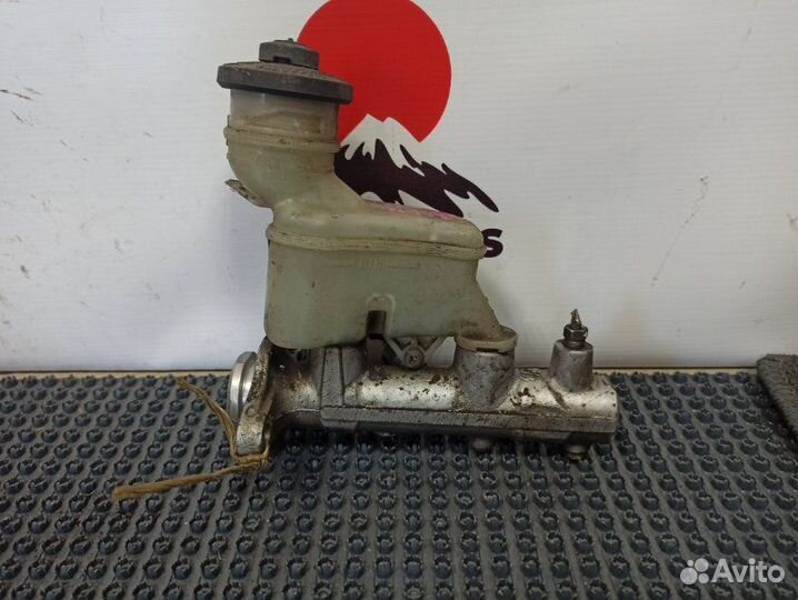 Главный тормозной цилиндр Toyota Carina Ed ST200