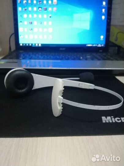 Bluetooth гарнитура (белая)