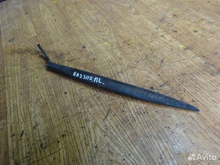 Поводок стеклоочистителя передний левый ваз 2110