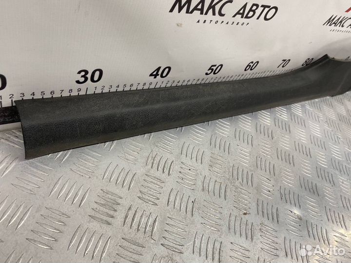 Б/У накладка порога салона (обшивка салона) правый