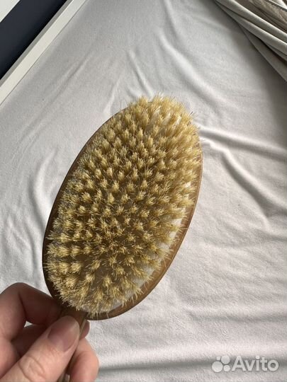 Антицеллюлитная щетка для сухого массажа