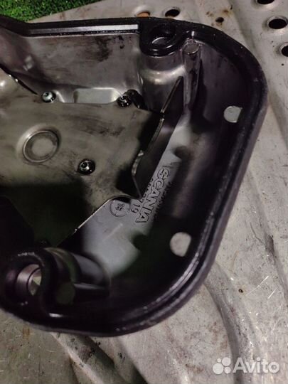 Клапанная крышка Scania 6-series 2018 2097719