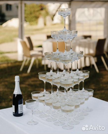 Пирамида из шампанского