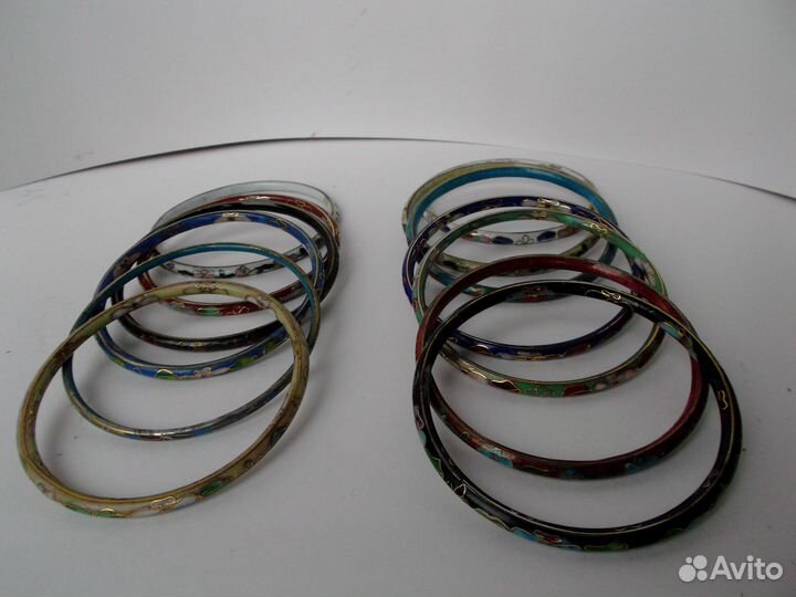 Подарок: браслеты 12 + 1 на руку