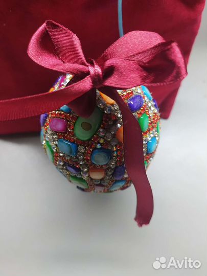 Декоративное яйцо из натуральных камней