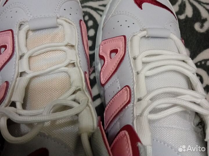 Кроссовки женские