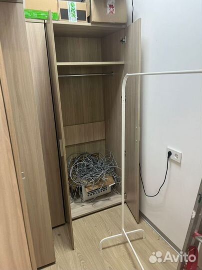 Офисный шкаф для одежды