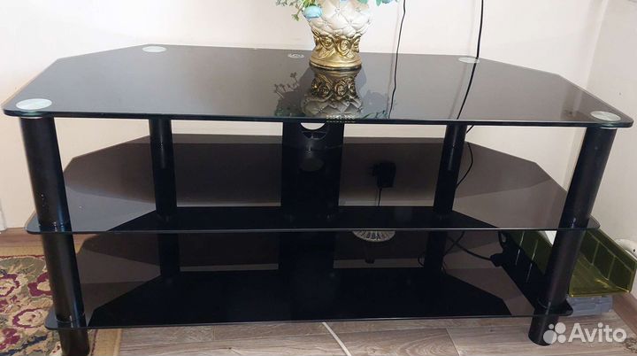 Стеклянная тумба под тв