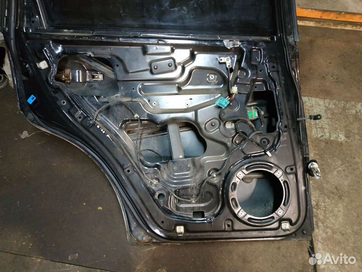 Дверь задняя без молдинга черная Ssang Yong Rexton