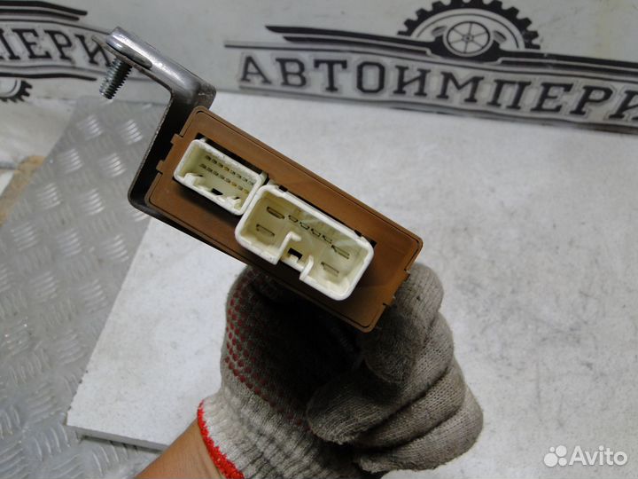 Блок управления ручником Lexus LS 4 2008 5.0