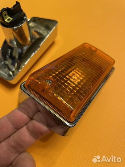 Фонарь поворотник подфарник жигули 21011 СССР