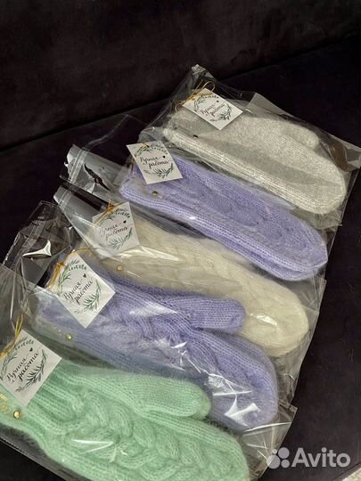 Мятные варежки из пуха норки