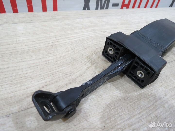 Ограничитель двери передний левый Audi Q3