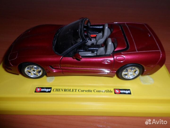 Машинка Chevrolet Corvette Convertible 1/24