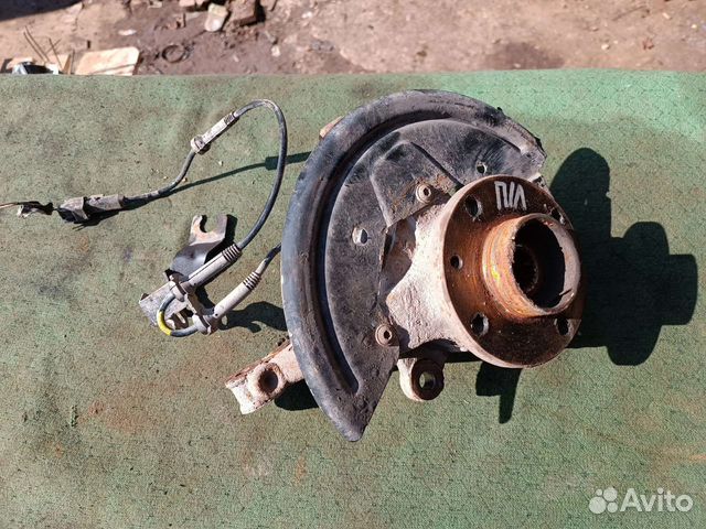 Поворотный кулак левый Рено сандеро степвей 2016 г