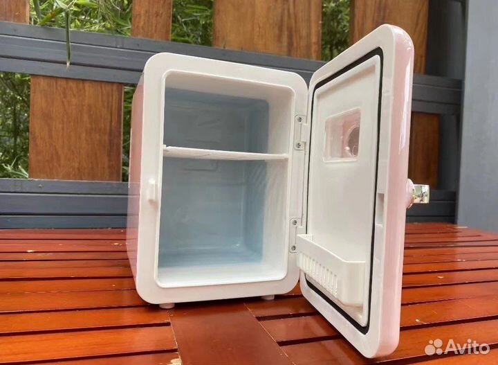 Автомобильный мини-холодильник