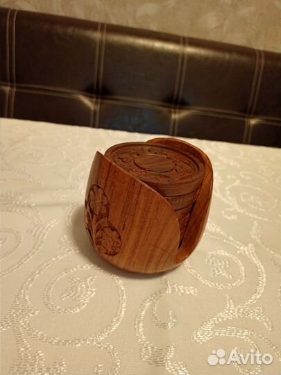 Подставка под стаканы или бокалы.Индия