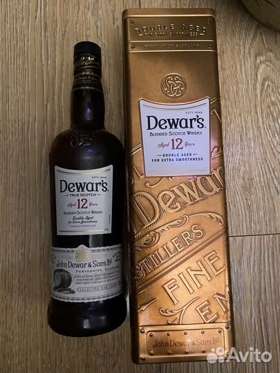 Пустая бутылка из-под виски Dewars12