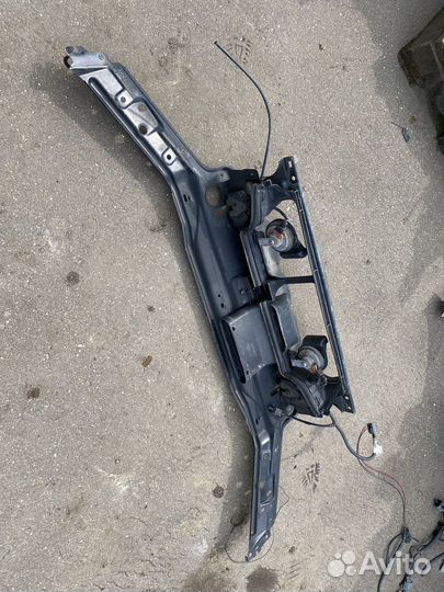 Телевизор (рамка радиатора) Volvo XC70 V70 P2 SW S