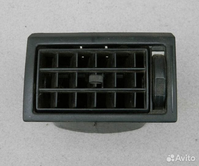 Дефлектор торпедо правый VW Golf 2