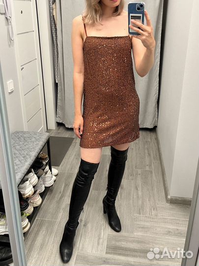 Платье с паетками stradivarius праздничное