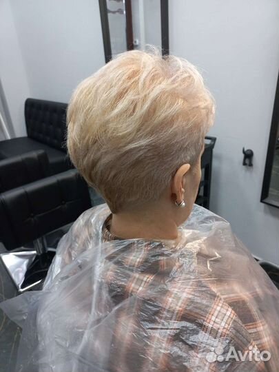 Парикмахер универсал Стилист