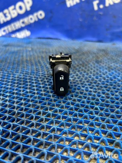 Кнопка центрального замка Cadillac Cts 1 седан LP1