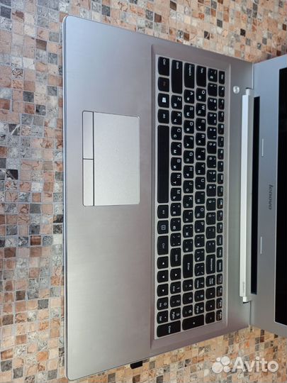 Lenovo intel core i3/GeForce 840m