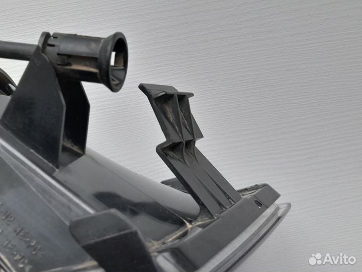 Противотуманная фара правая Skoda Fabia II рест