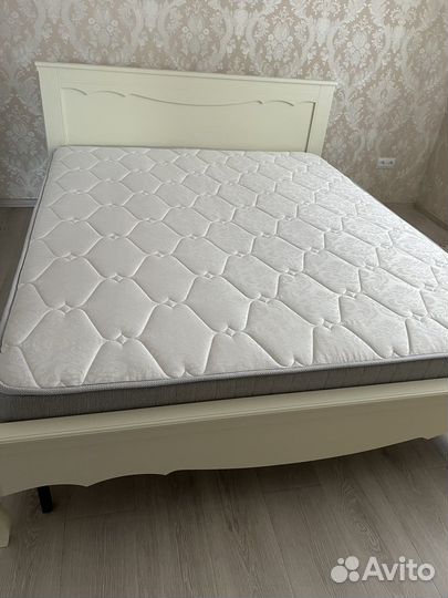 Кровать двухспальная из массива дерева