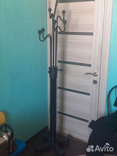 Большая вешалка для курток и пальто