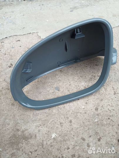 Деталь зеркала левое VW golf 5