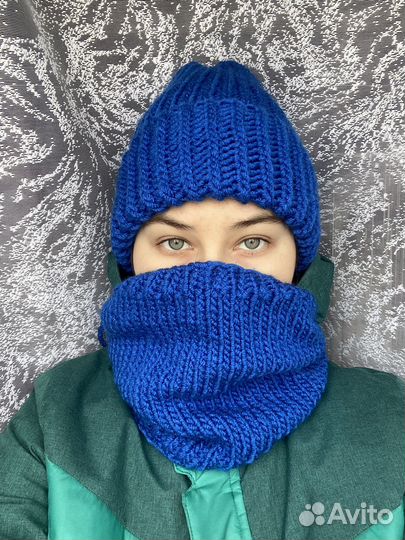 Вязаная шапка варежки шарф-хомут
