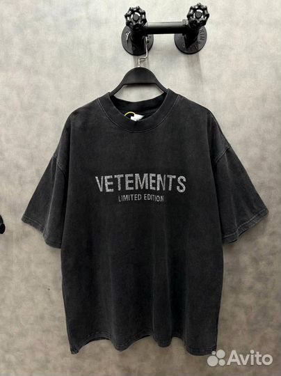 Футболка со стразами Vetements оверсайз